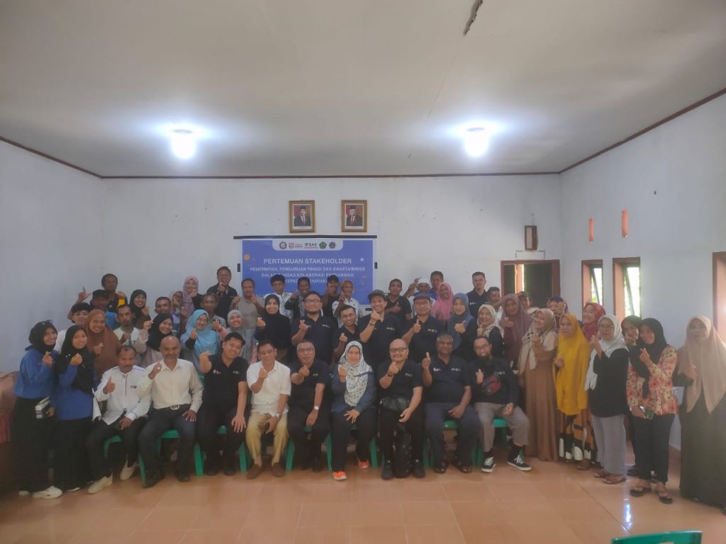 Kolaborasi Internasional FISIP UHO dalam Misi Pengabdian Masyarakat di Desa Tapulaga